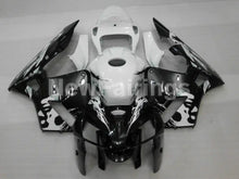 Charger l&#39;image dans la galerie, Black and White Skull - CBR600RR 05-06 Fairing Kit -